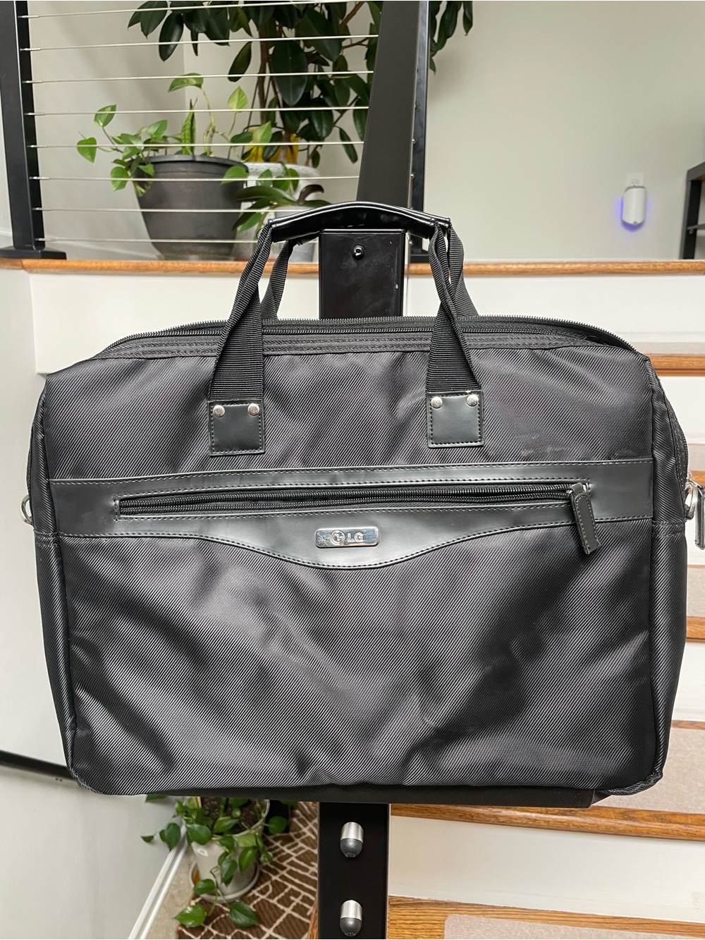 LG Black Laptop Briefcase Bag with Front Zip Pocket - Picture 1 of 11